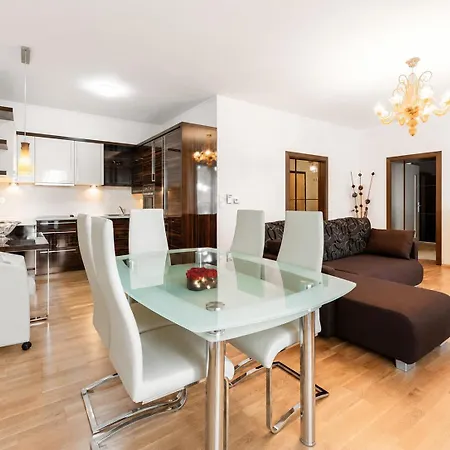 Appartement Luxantbourg With Private Parking Karlovy Vary