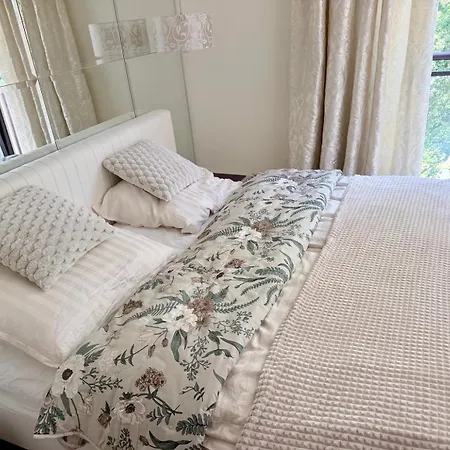Luxantbourg With Private Parking Appartement